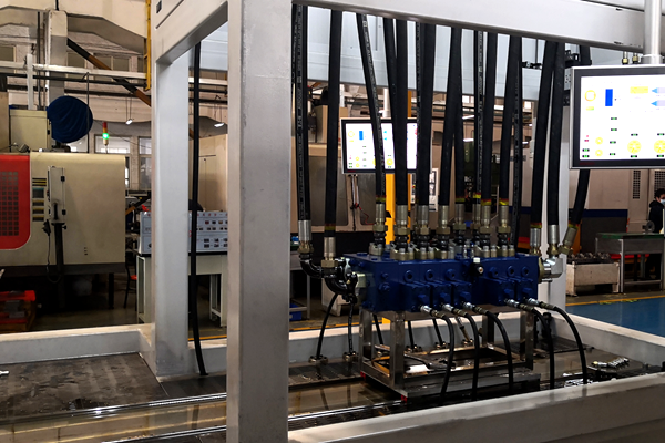 600L/min 工程多路閥試驗臺